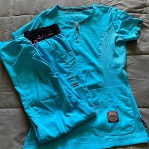 Teal KOI LITE scrub set. Top XS slim, bottom XSP